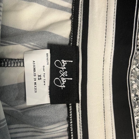 LOW RISE FLARE PANTS 🖤🤍 - Picture 3 of 3